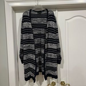 Plus Size - Lane Bryant navy and white open front sweater 22/24